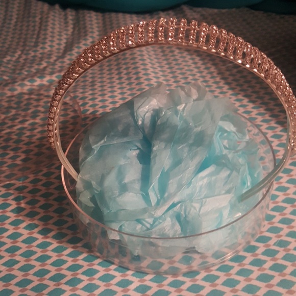 Beautiful tiara - Picture 2 of 3